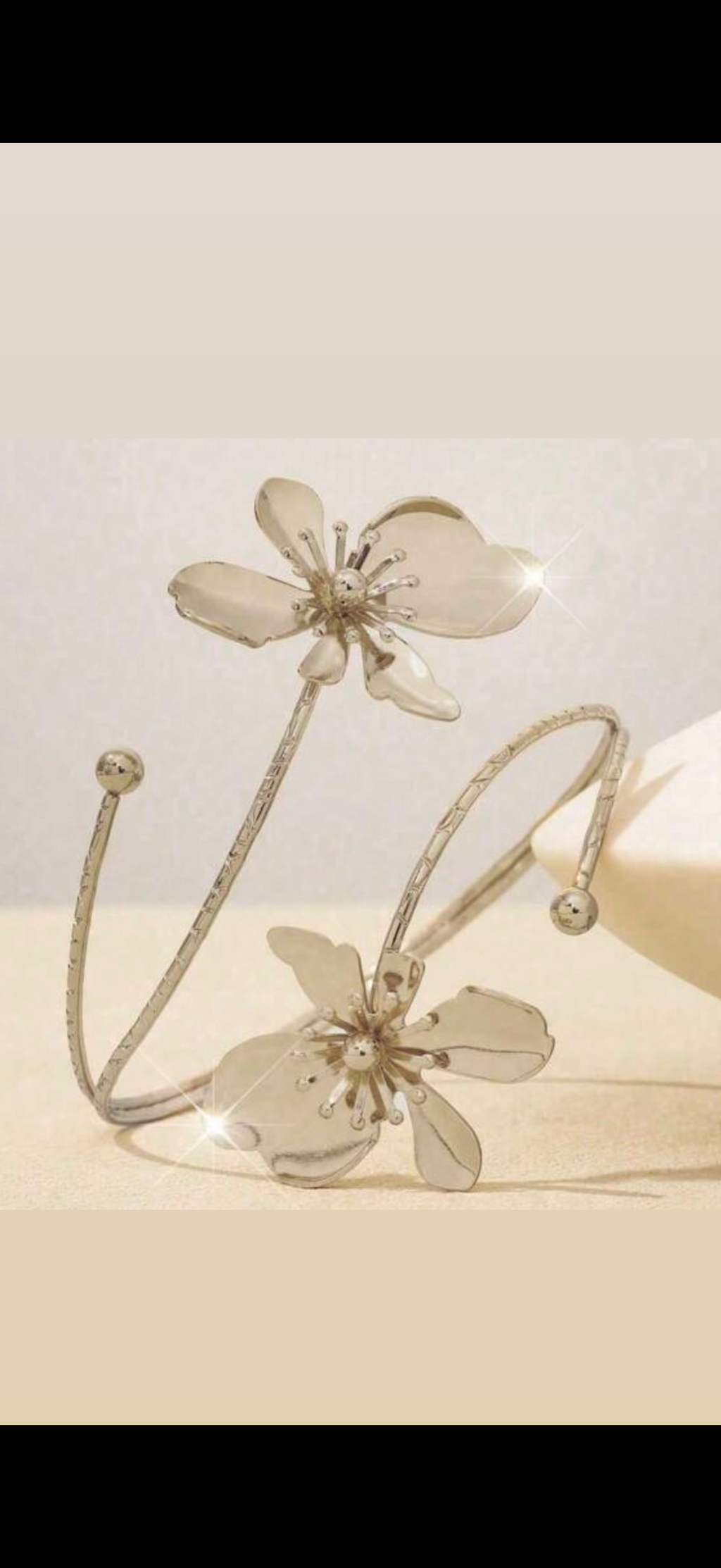 Silver alloy flower bracelet